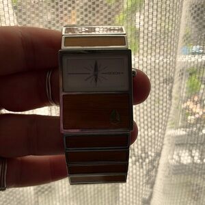 Montre Nixon vintage - The chalet, couleur bois pâle.